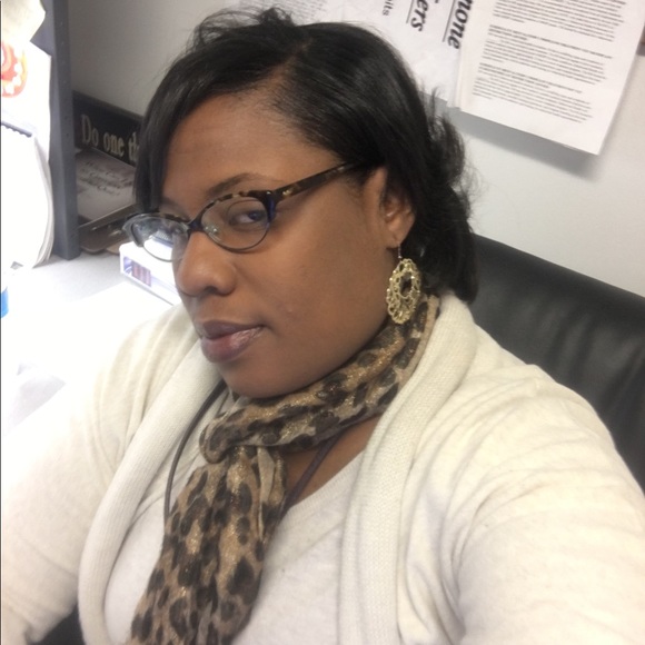 Meet your Posher, Nicole - Picture 1 of 1